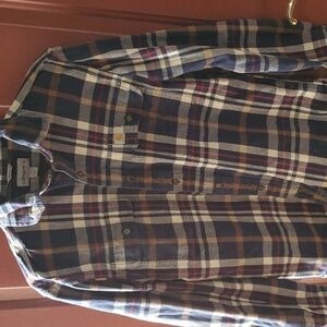 Carhartt  original fit Navy plaid flannel button down shirt 100 & cotton  Small